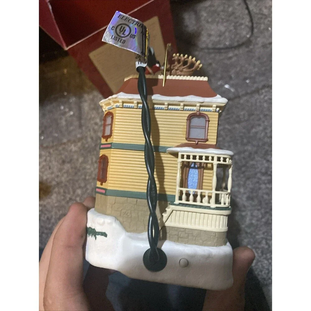 Hallmark Keepsake Ornament 2001 Up On The Housetop Magic Light Motion Sound